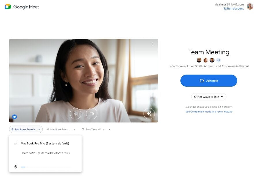 Выберите нужный микрофон для теста Google Meet .