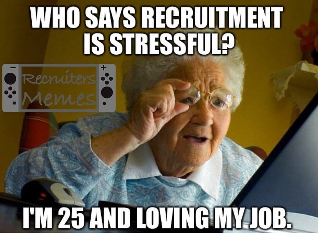 Eine Oma, die sagt: "Wer sagt, dass Personalbeschaffung stressig ist? Ich bin 25 und liebe meinen Job."