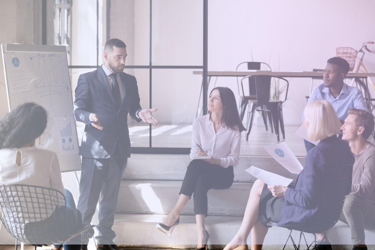 Training im Vertrieb: Vollständiger Leitfaden mit Modellen, Metriken, Techniken und Tools