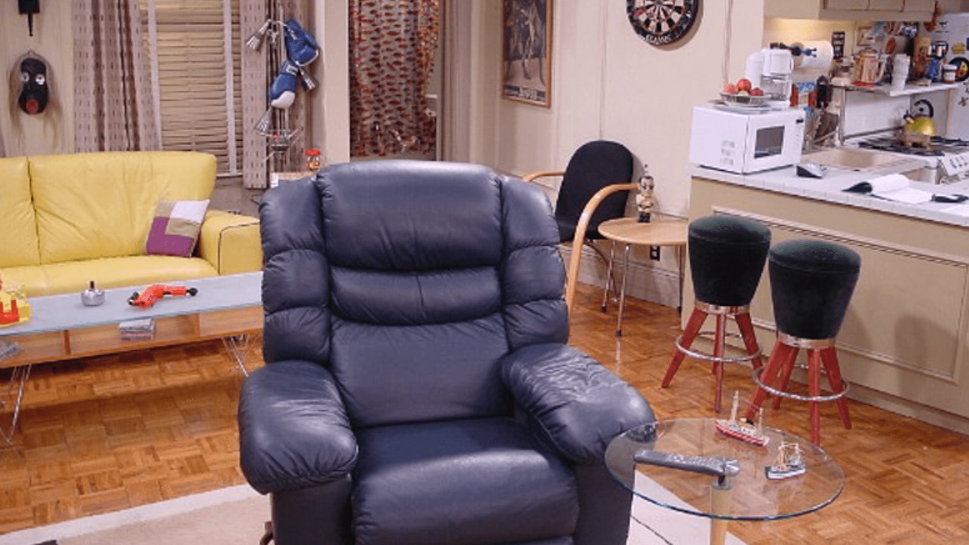 O apartamento de Joey em Friends Zoom background-min