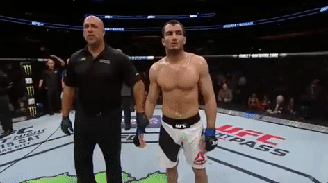 El boxeador gana el combate